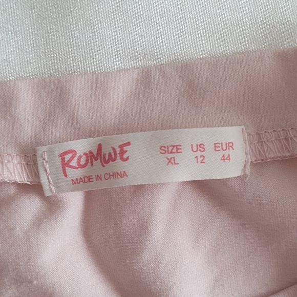 Graphic Tee Romwe Tee size XL - Picture 4 of 4